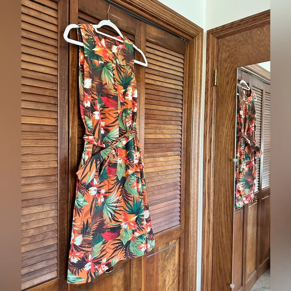 1960s vintage Tropical Floral Hawaiian shift dress with belt size small